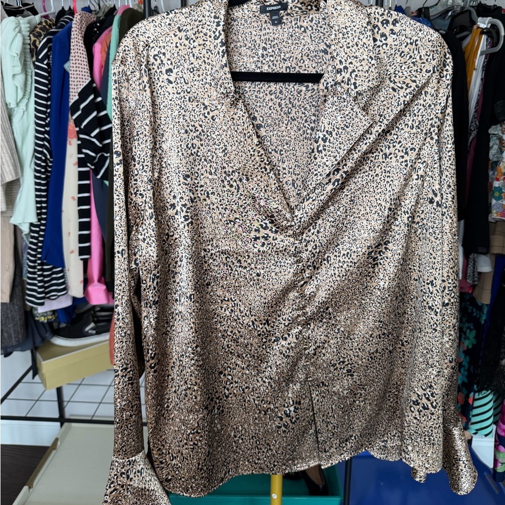 Express‎ Satin Bell Sleeve Leopard Print Top